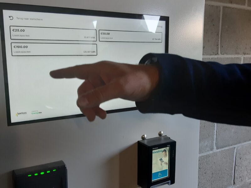 No APP, no RFID! To pay for a charging of an e-vehicle in a public garage in Mechelen, Belgium, one only needs a payment card.